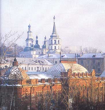 старая музкомедия и Крестовоздвиженская церковь